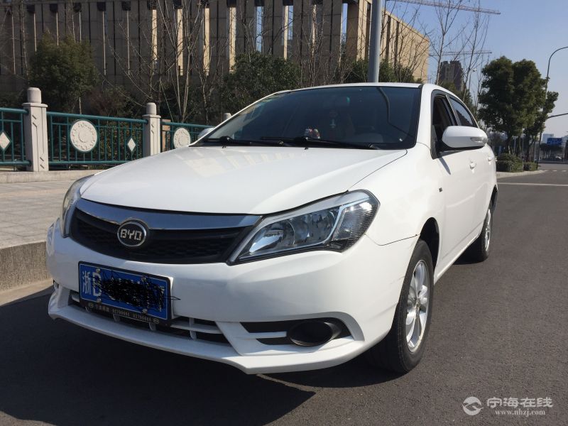 比亚迪l3 白色