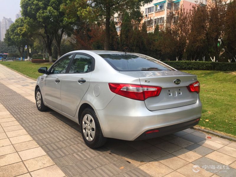 起亚k2自动挡银色￥57万可零首付可签订无事故无泡水火烧合同
