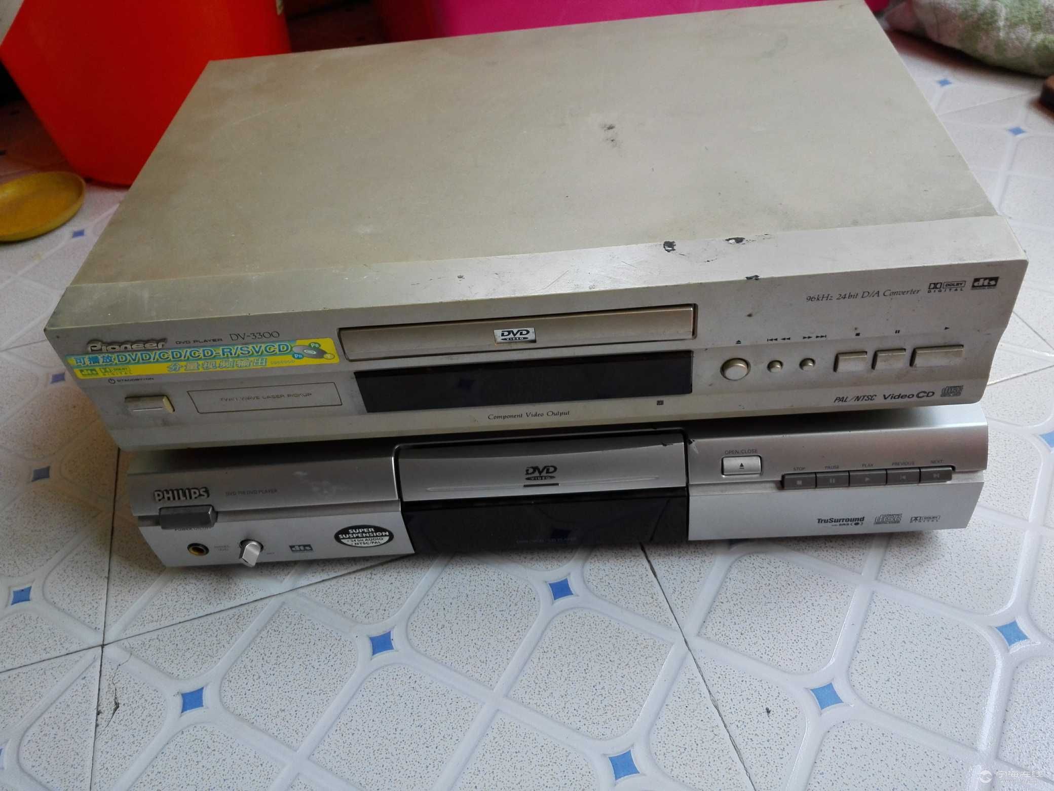 先锋不读碟,飞利浦能读cd vcd带光纤同轴双解码输出,无电源线.60元