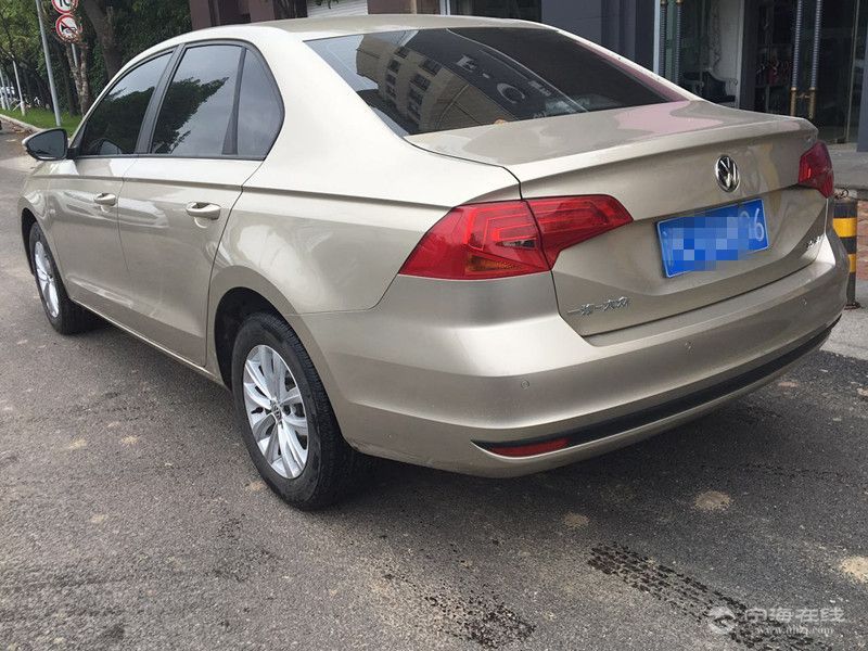 大众宝来16手动精品车金色可零首付可签订无事故无泡水火烧合同