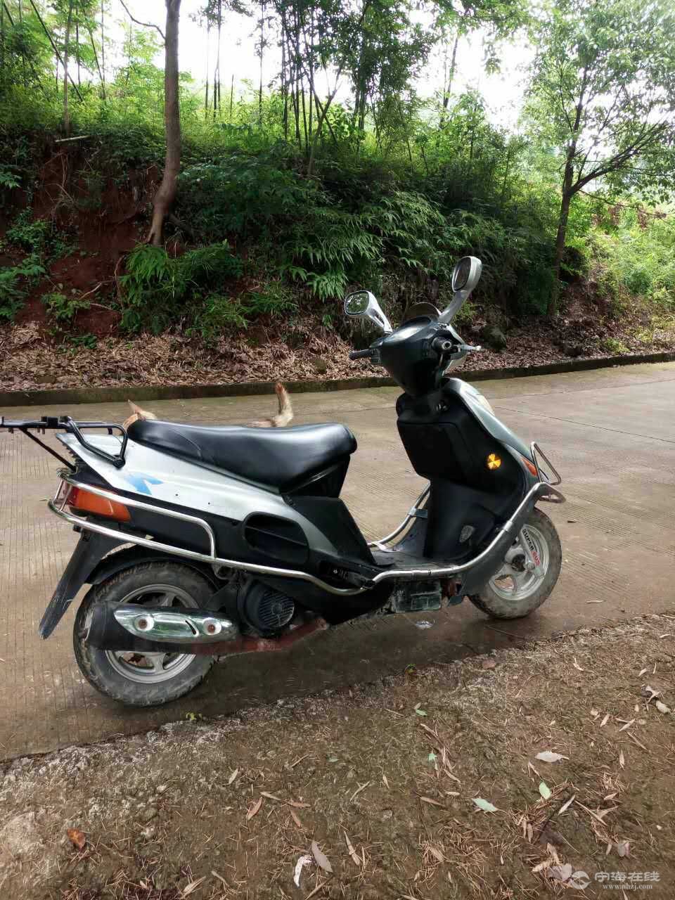 七成新铃木福星125踏板车