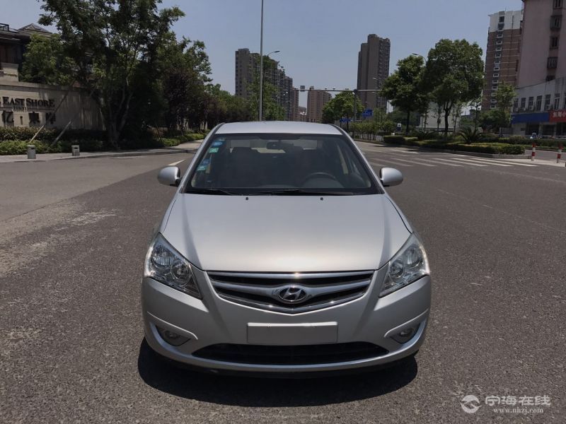 现代伊兰特悦动自动挡银色￥33万可零首付可签订无事故无泡水火烧合同