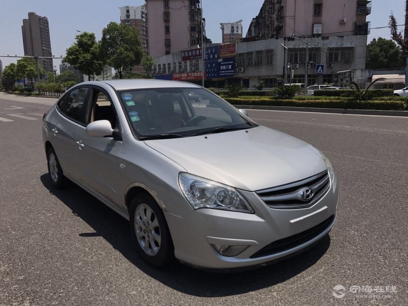 现代伊兰特悦动自动挡银色￥33万可零首付可签订无事故无泡水火烧合同