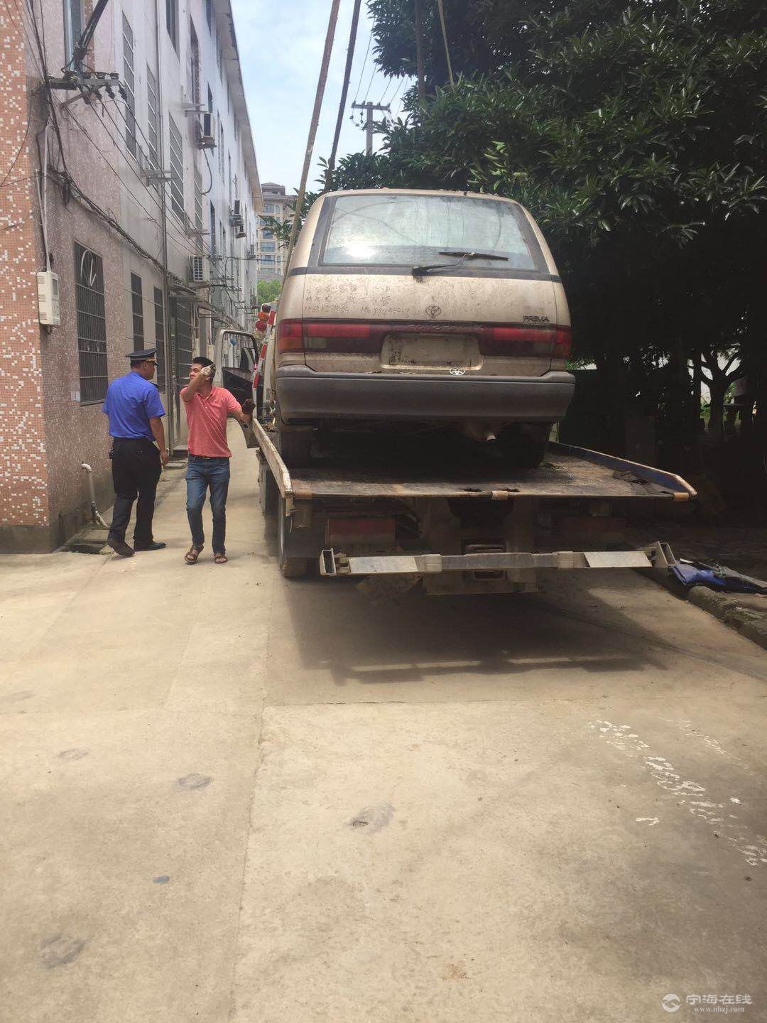 宁海城管执法局:红枫路七弄公共厕所通道长期被僵尸车霸占多次曝光