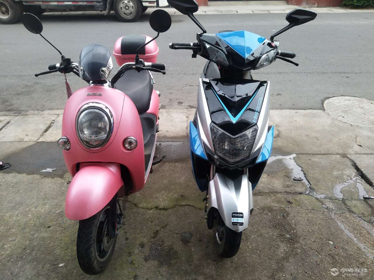 二辆电动车转让九成新都在保.有想要的加微信liuliu197432520