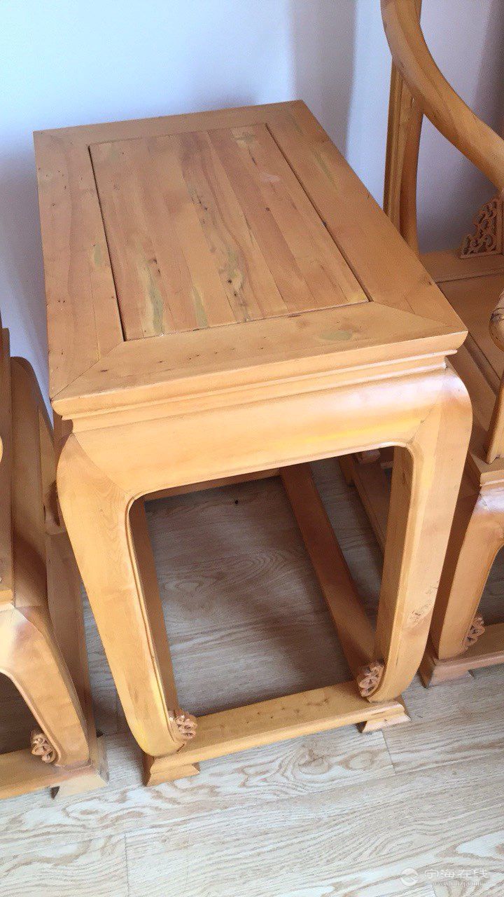 黄杨木的皇宫圈椅抵债来的