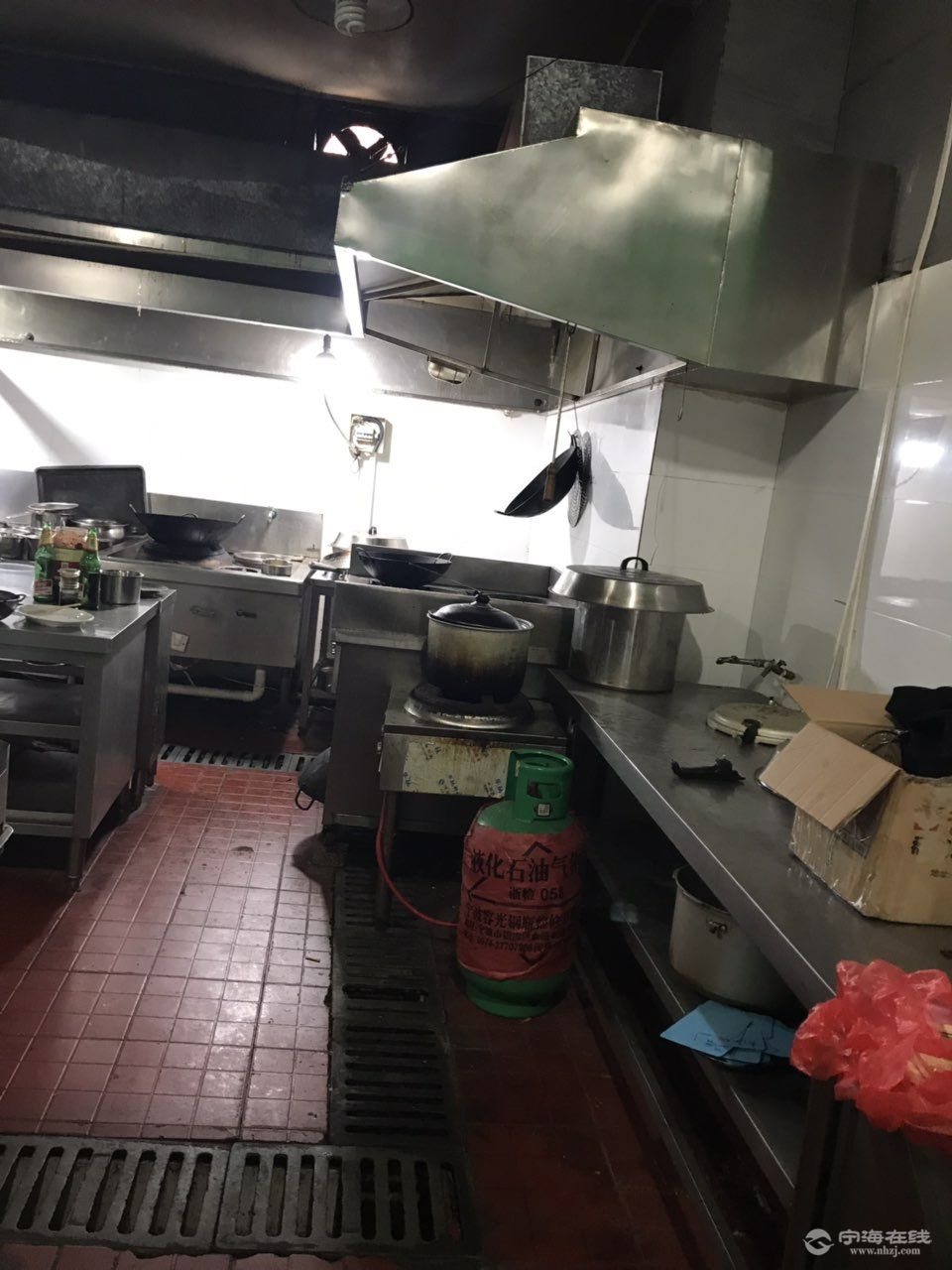 小型饭店厨房真实照片图片