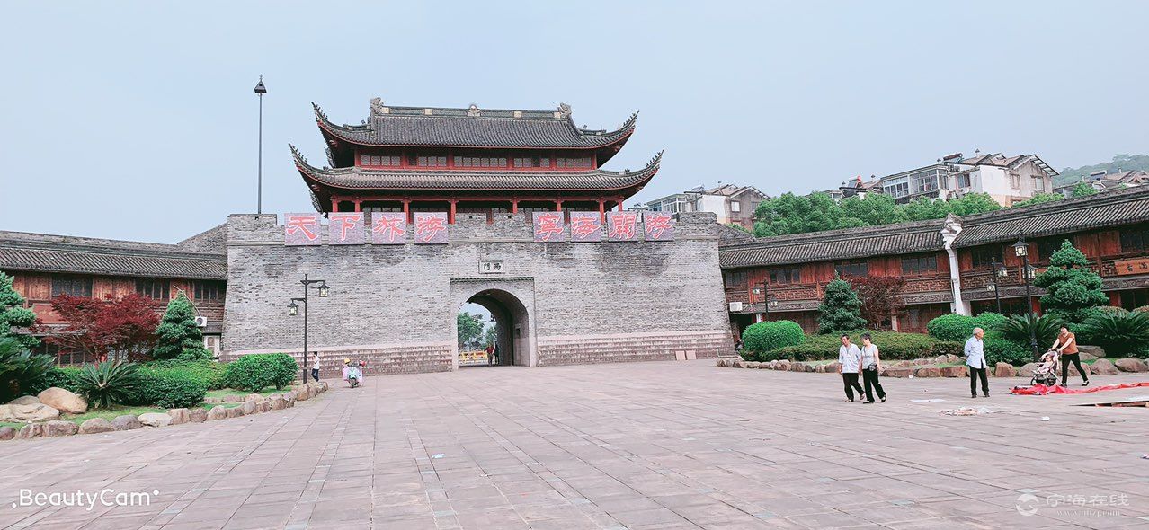 今天的西门城楼.