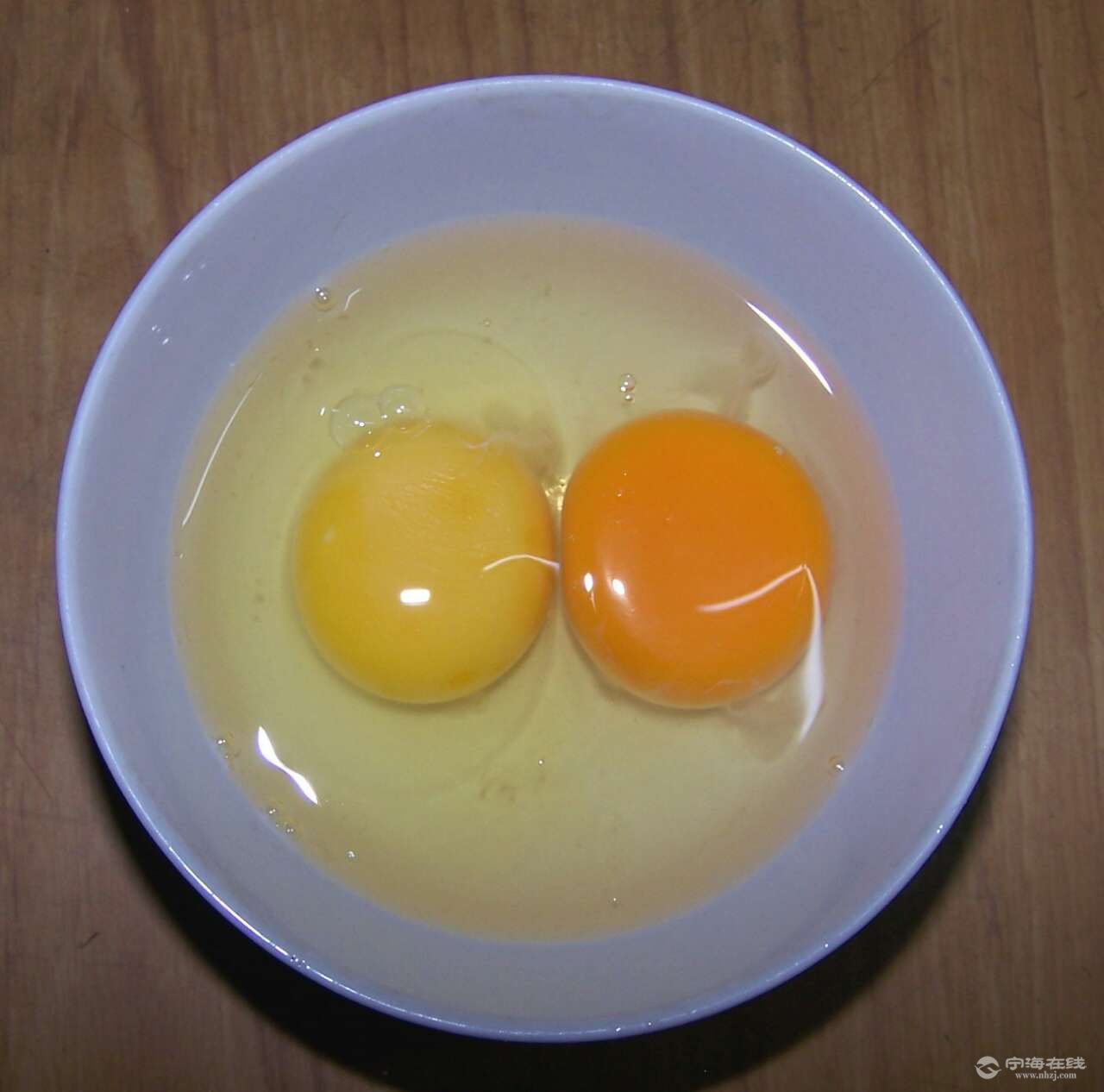 黄鸡蛋跟白鸡蛋