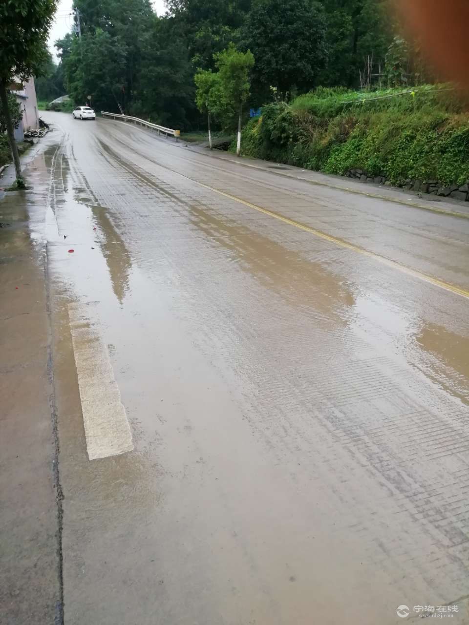 水泥马路成泥浆路了