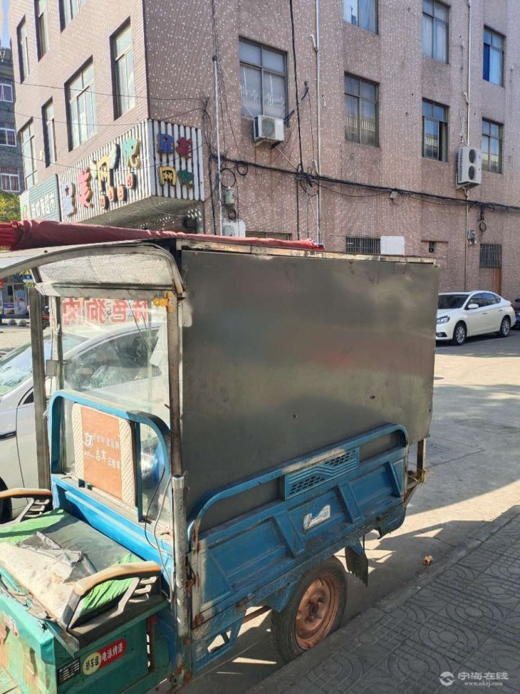 出售卤菜三轮车